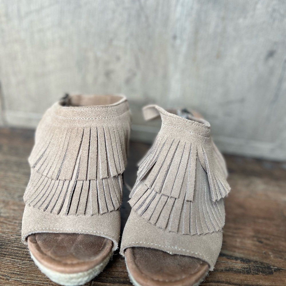 Minnetonka Beige Suede Fringe Wedge Sandals